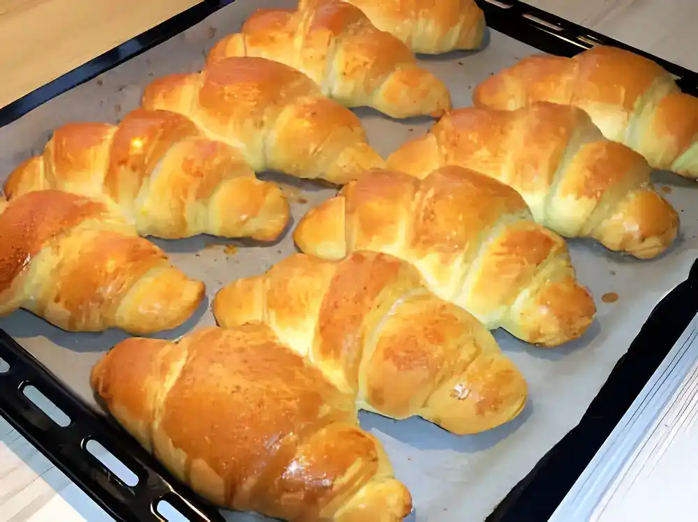 Knusprige Croissants aus selbst gemachtem Blätterteig
