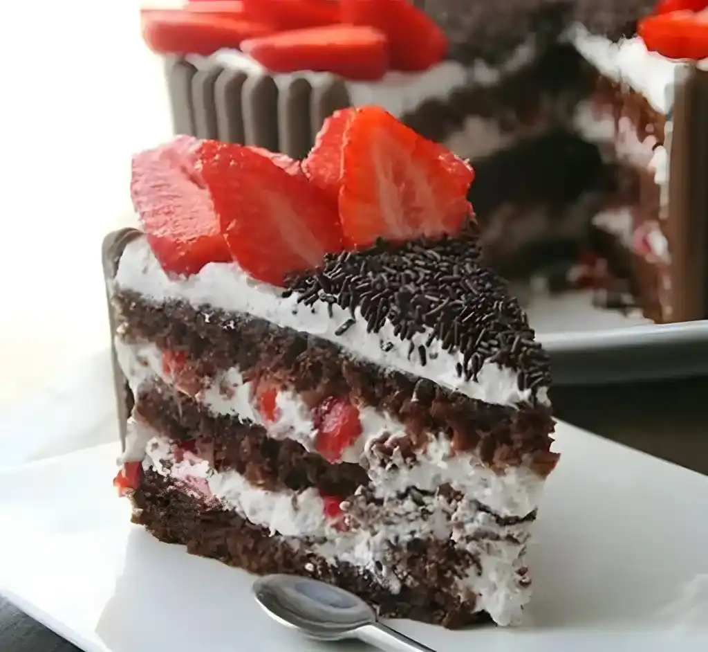Erdbeer-Ganache-Schokoladen-Kuchen