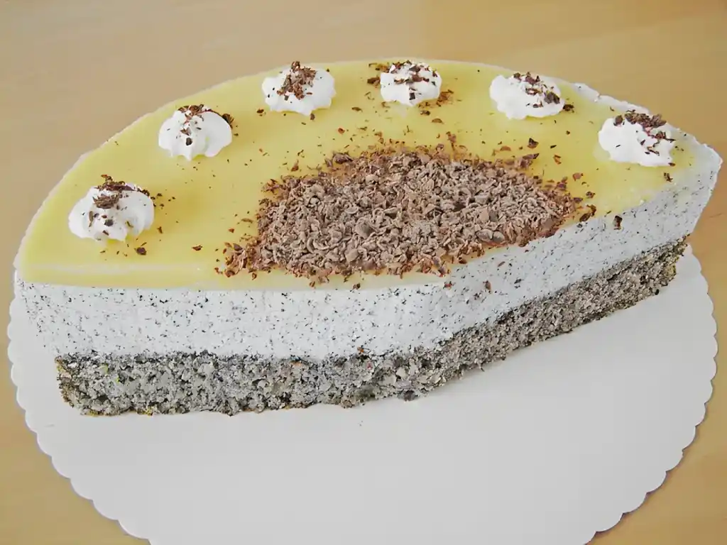 Mohn-Sahnetorte