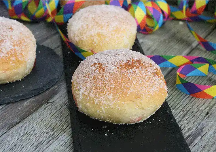 Gefüllte Ofenkrapfen mit Frischkäse