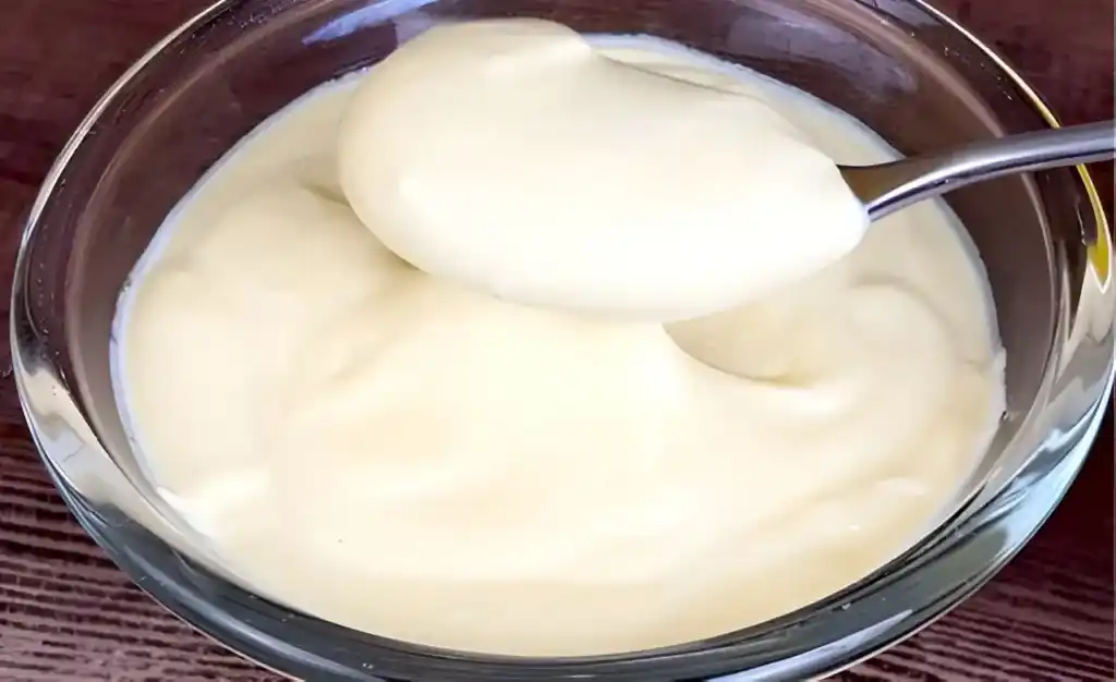 1 Minute Mayonnaise, sie brauchen nur 2 EL Senf und 220 ml Rapsöl