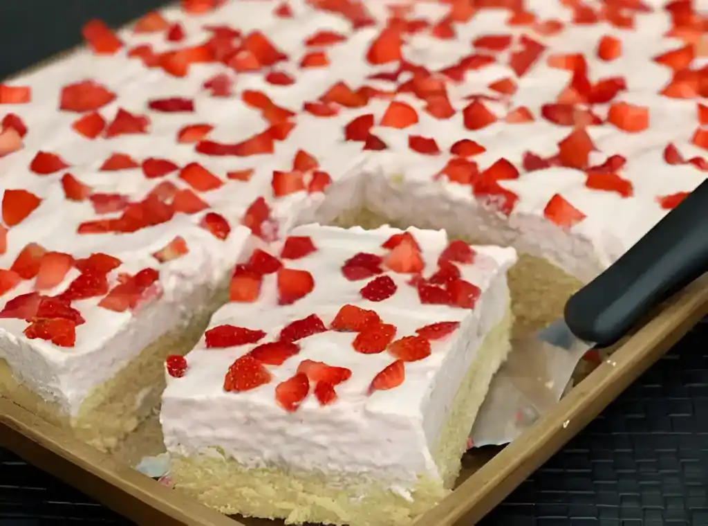 20 Minuten Erdbeer Schmand Blechkuchen mit 800g Erdbeeren
