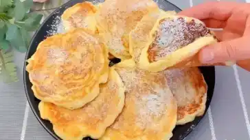 Apfel Pfannkuchen mit 150 g Joghurt in 5 Minuten auf den Tisch1