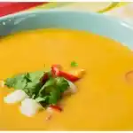 Currysuppe und Garnelen