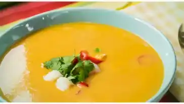 Currysuppe und Garnelen