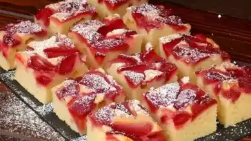 Erdbeer Blechkuchen den ich jede Woche backe in 3 Minuten im Ofen1