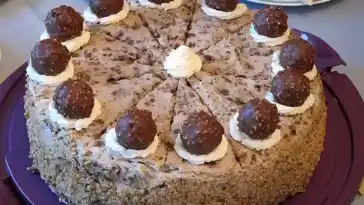 Fantastische Ferrero Rocher Torte sie brauchen nur 1 Tortenboden ind 1L Sahne1