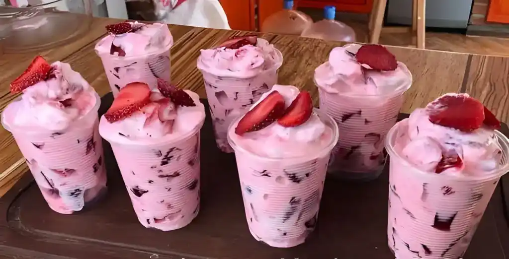 Joghurtdessert mit 800g Erdbeeren in 3 Minuten gezaubert