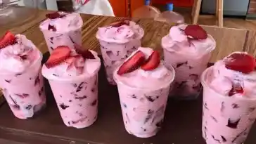 Joghurtdessert mit 800g Erdbeeren in 3 Minuten gezaubert1