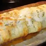 Kaeserolle mit 500 g Hackfleisch fuer 30 Minuten im Ofen gebacken1