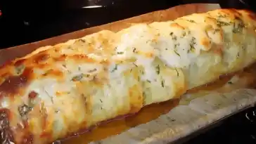 Kaeserolle mit 500 g Hackfleisch fuer 30 Minuten im Ofen gebacken1