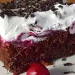 Schwarzwaelder Puddingkuchen vom Blech mit 2 Glaeser Sauerkirschen1