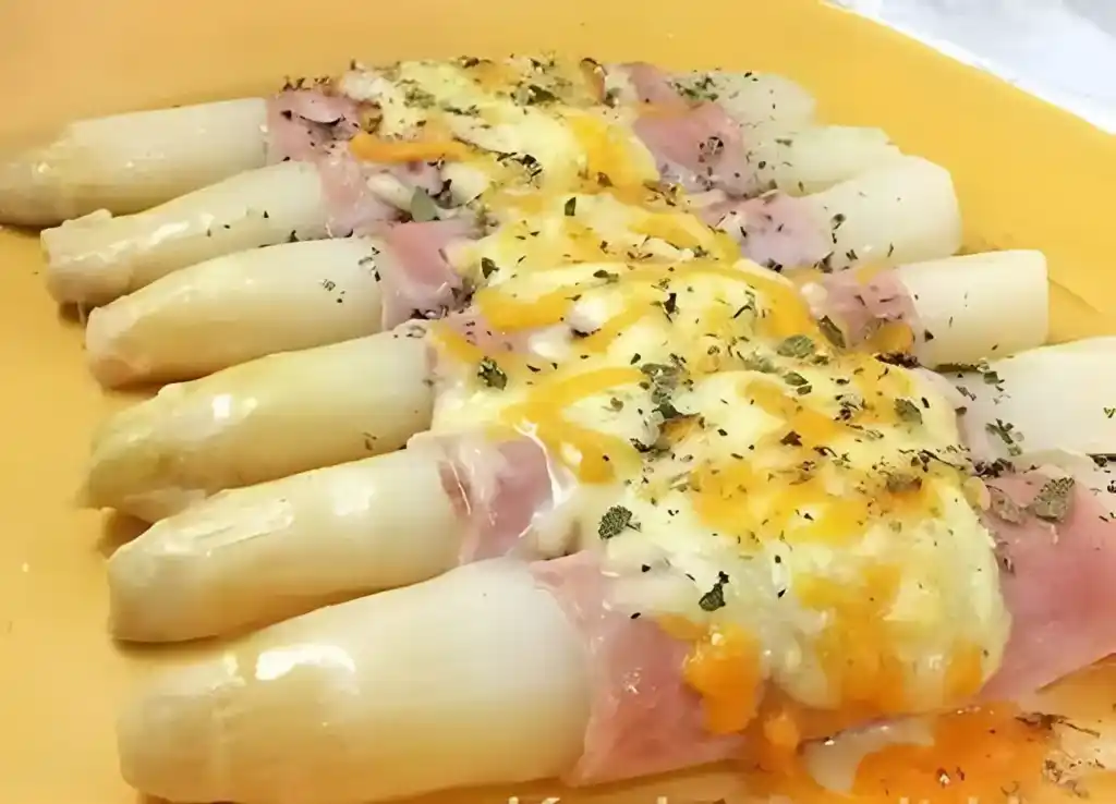 Spargel aus dem Ofen 10 Minuten garen und 25 Minuten goldbraun überbacken