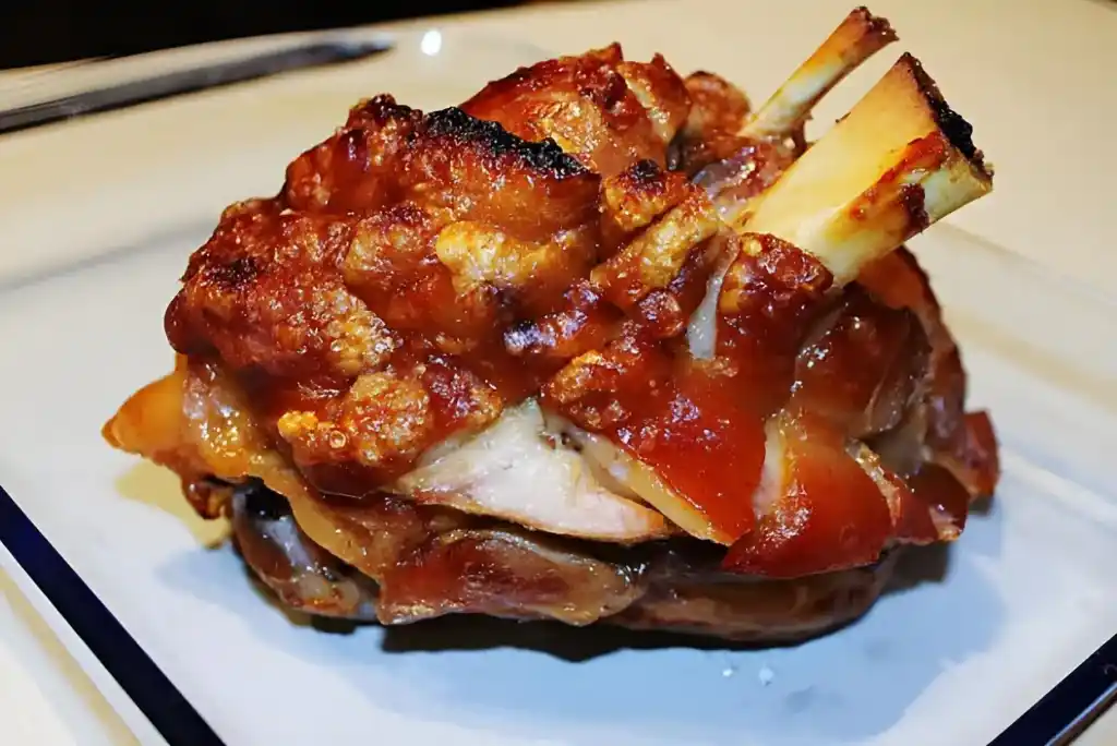 Gebratene Schweinshaxen