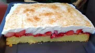 Erdbeer Fanta Kuchen mit 150g Mehl und in 10 Minuten zubereitet1