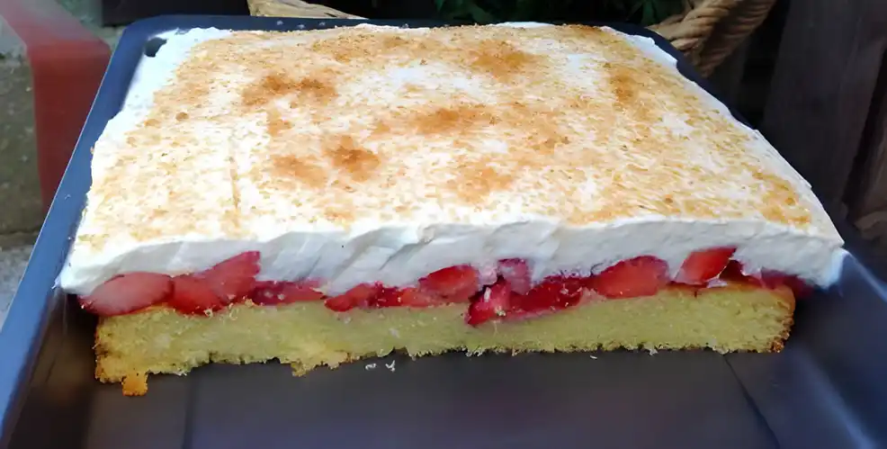 Erdbeer Fanta Kuchen mit 150g Mehl und in 10 Minuten zubereitet