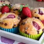 Erdbeer und Schokoladenstueckchen Muffins W2xEX 2x webp