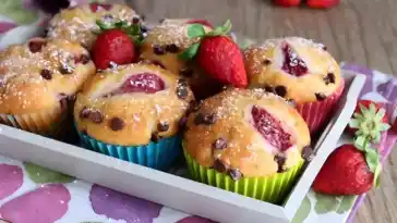 Erdbeer und Schokoladenstueckchen Muffins W2xEX 2x webp