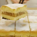 Ich veruehre 1 kg geriebene Aepfel mit 120g Zucker Apfelkuchen vom Blech1