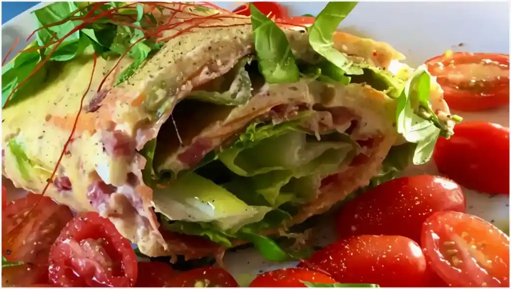 Knusprige Calzone mit würzigem Parma-Schinken und frischem Salat – in nur 20 Minuten