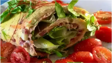 Knusprige Calzone mit wuerzigem Parma Schinken und frischem Salat – in nur 20 Minuten W2xEX 4x 2n