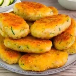Leckere Zucchini Bratlinge mit Knoblauch die in wenigen Minuten auf den Tisch kommen1
