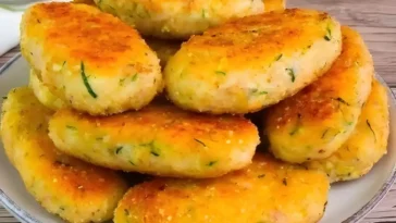 Leckere Zucchini Bratlinge mit Knoblauch die in wenigen Minuten auf den Tisch kommen1