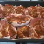 SCHWEINENACKEN MIT BIERSAUCE & KARTOFFELN