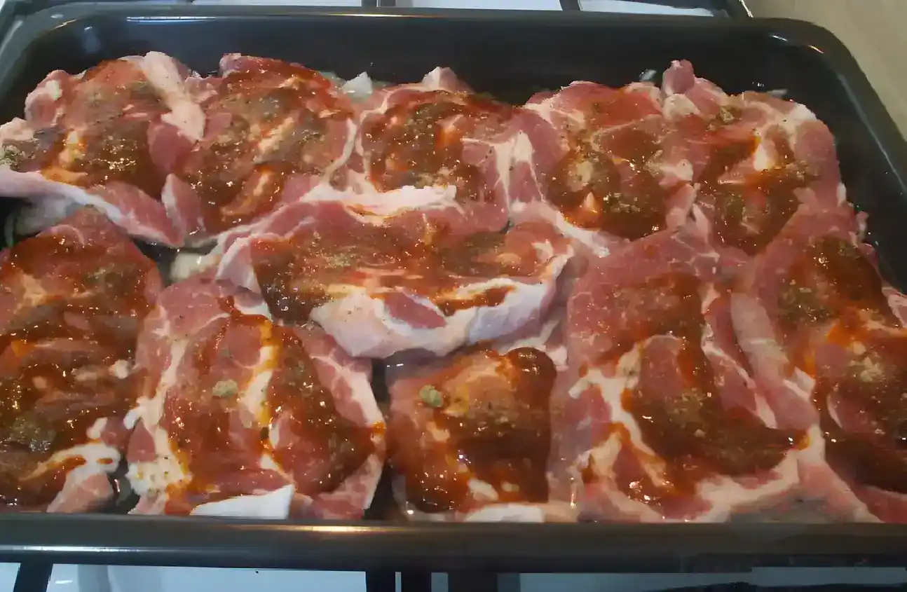 SCHWEINENACKEN MIT BIERSAUCE &amp; KARTOFFELN