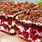 Schwarzwaelder Kirschtorte mit 800 g Schlagsahne 1 Glas Kirschen1