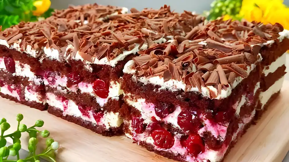 Schwarzwälder Kirschtorte mit 800 g Schlagsahne & 1 Glas Kirschen