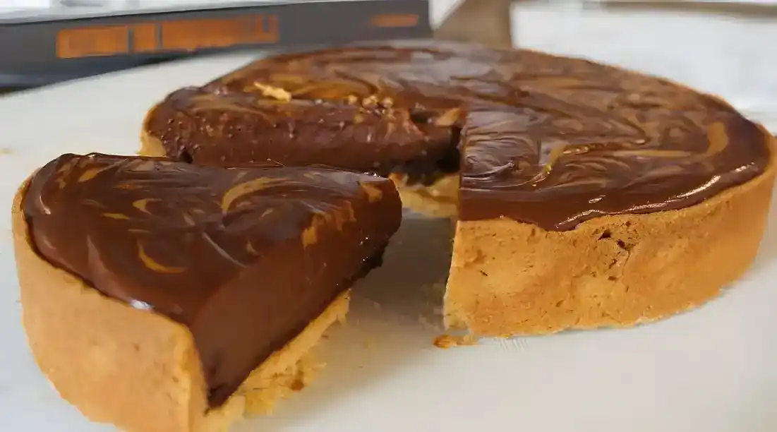 Vorsicht die Schokoladen-Erdnuss-Torte