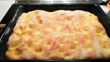 Zergeht auf der Zunge Butterkuchen mit 420 g Mehl 100g Sahne1