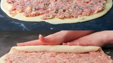 Eingerollter Teig mit 600 g Hackfleisch fuer 10 Minuten im Backofen fertiggebacken W2xEX 2.5x