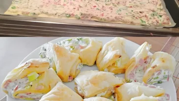 Flammkuchenrolle mit 200 g Schinken und 1 Rolle Blaetterteig aus dem Kuehlregal W2xEX 2.5x