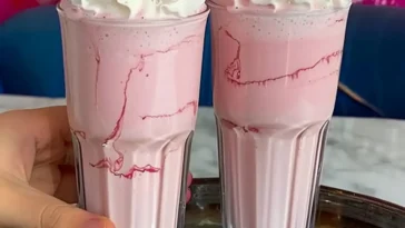 Erdbeer Milchshake mit nur 3 Zutaten so lecker und gesund W2xEX 2.5x Q99