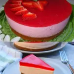 Erdbeermousse Torte – Fruchtige sommerliche Torte fuer viele Gelegenheiten W2xEX 2.5x Q99
