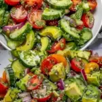 Fantastischer Salat Mit Avocado Tomate und Gurke in 10 Minuten W2xEX 2.5x