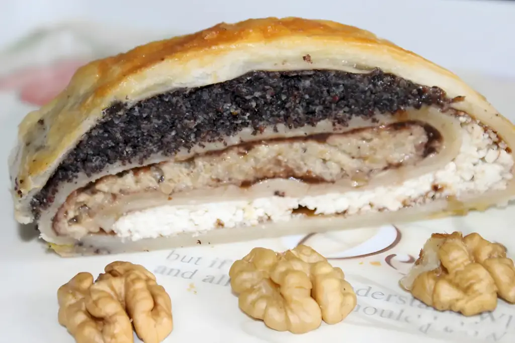 Weihnachtsstrudel mit drei Füllungen 6 Weihnachtsstrudel mit drei Fuellungen4 W2xEX 2.5x