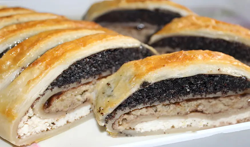 Weihnachtsstrudel mit drei Füllungen 5 Weihnachtsstrudel mit drei