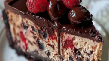Schwarzwälder Käsekuchen-Symphonie - Dekadente Köstlichkeit