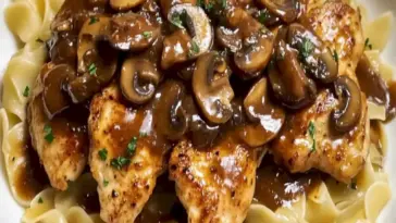 Hähnchen Marsala mit Butter-Nudeln