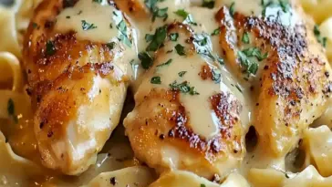 Hähnchen mit Butternudeln – Ein Gemütliches, Cremiges Vergnügen