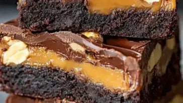 Schokoladen-Karamell-Erdnuss-Brownies – Einfaches Dessert Rezept