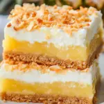 Hawaiianische Ananas-Kokos-Riegel mit cremigem Frosting