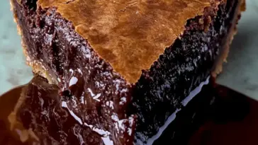 Schokoladen-Fudge-Torte – Klebriger Schokoladengenuss
