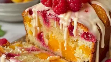 Saftiger Pfirsich-Himbeer-Kuchen
