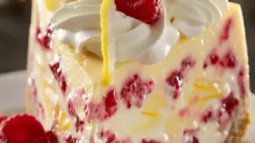 Zitronen-Himbeer-Käsekuchen – Ein erfrischendes Dessert