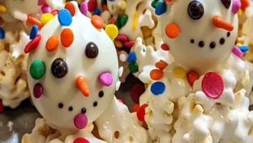 Festliche Schneemann-Popcorn-Wolken