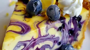 Heidelbeer-Zitronen-Wirbelkäsekuchen Rezept | Samtige Köstlichkeit